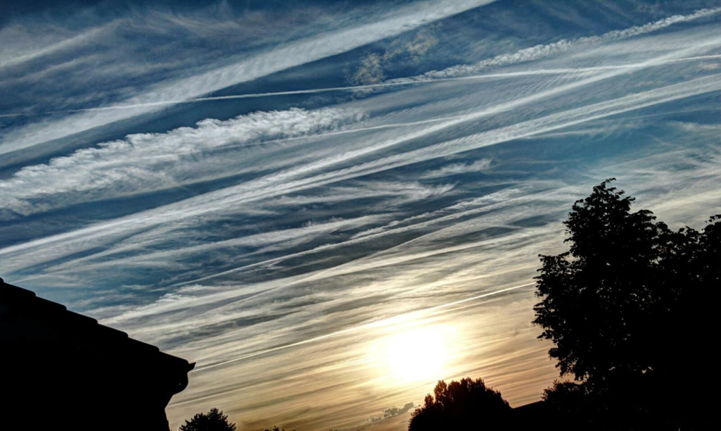 Liste chronologique de films documentaires sur les chemtrails