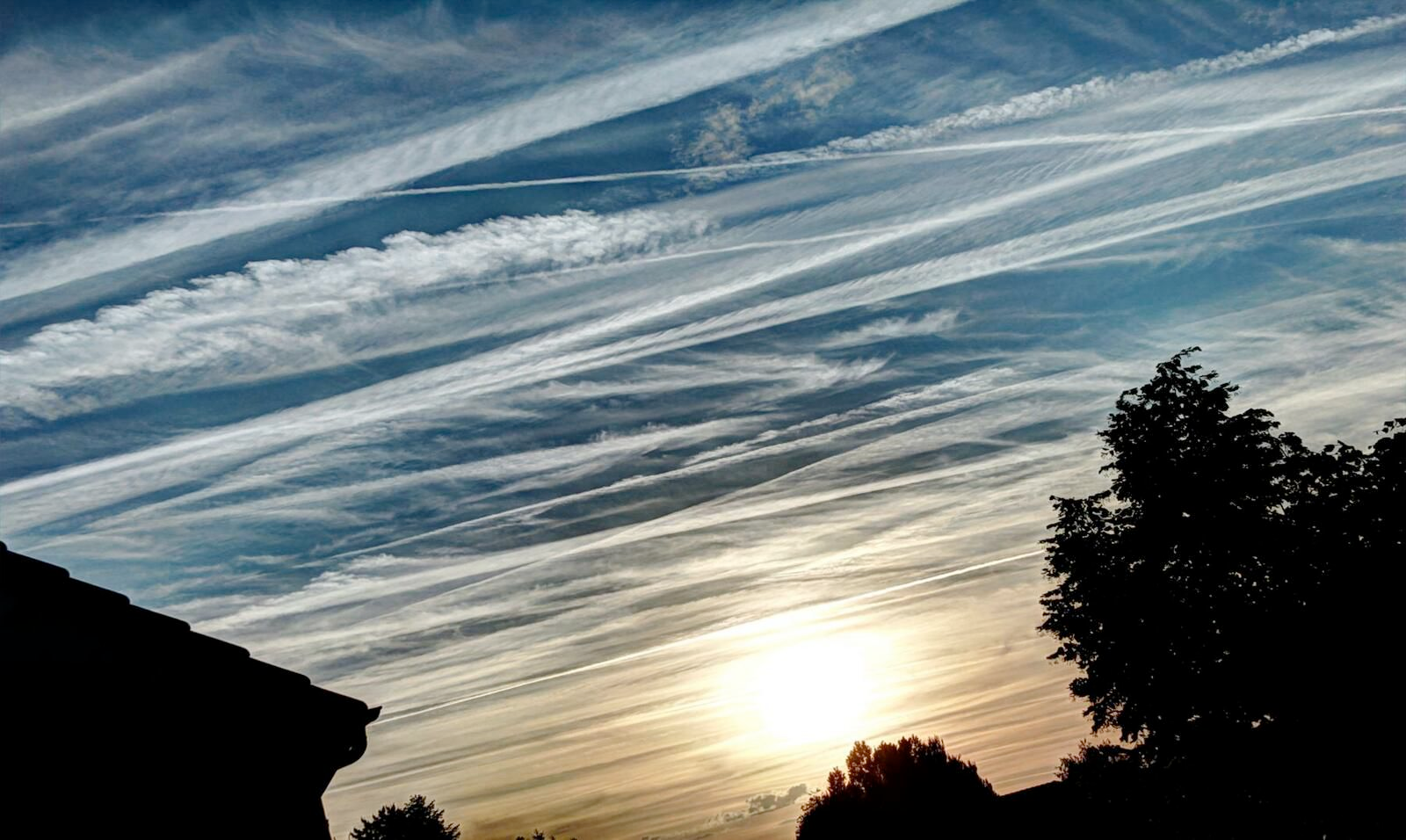 f55119_069830e704494f6ba48c42839b950b09mv2 Liste chronologique de films documentaires sur les chemtrails