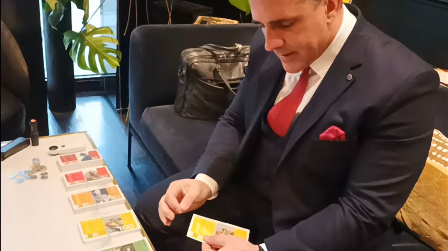 f55119_13b6347278b646e4a729e8eff31454bemv2 Les premiers billets de Franc Libre sont arrivés