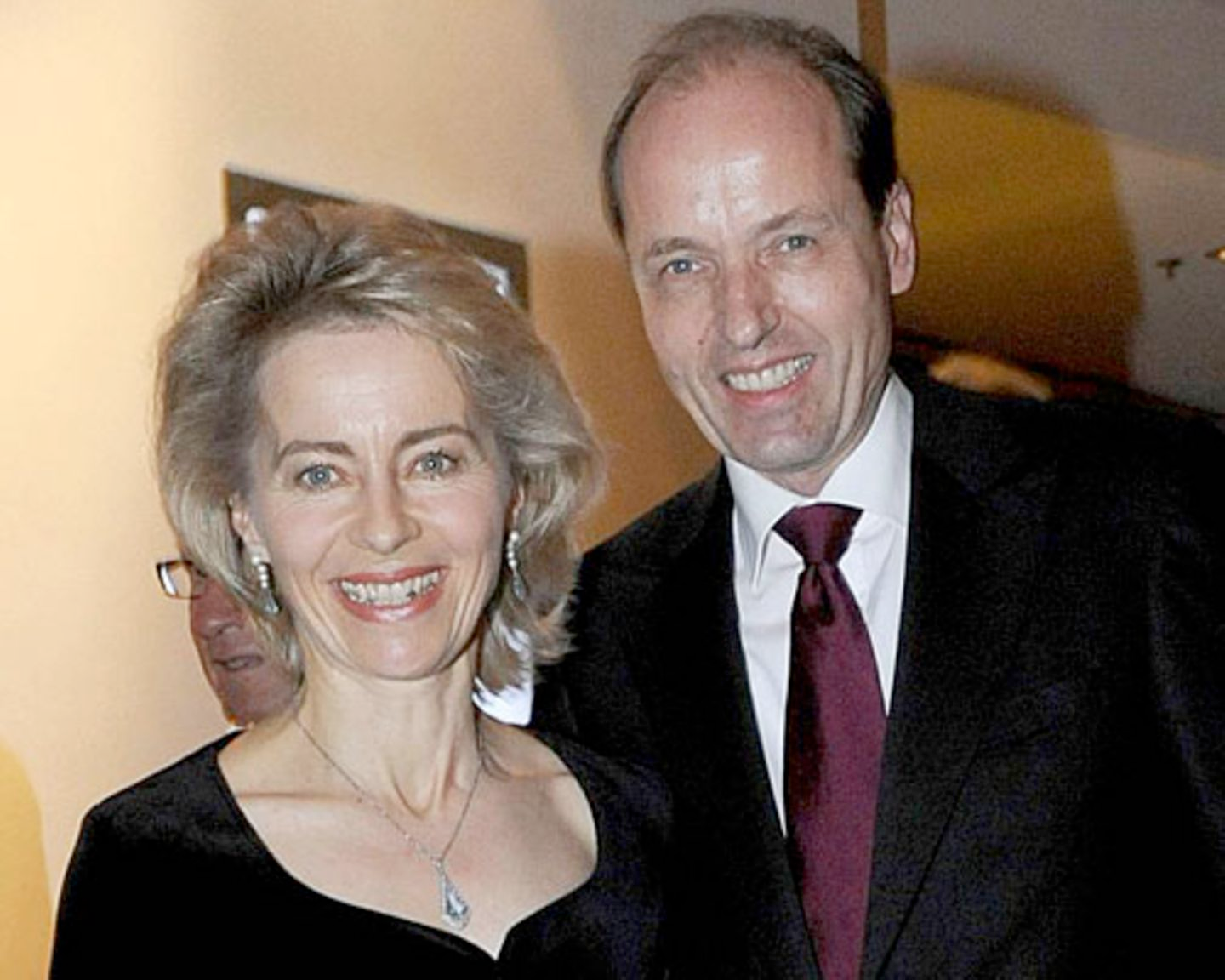 f55119_1b34ca9bc956495cb1fb27548432a3c6mv2 Révélation explosive : la société du mari de Von Der Leyen qui a reçu 320M€ de l’UE était inactive