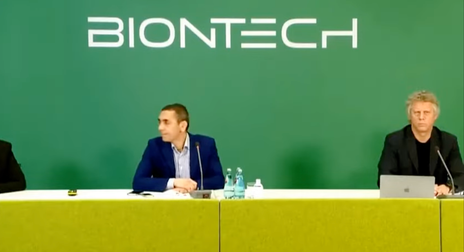 f55119_3a876be81ca44877aaa842a159ed23eemv2 Le PDG de BioNTech annonce que la variant Omicron va requérir 3 doses à lui tout seul