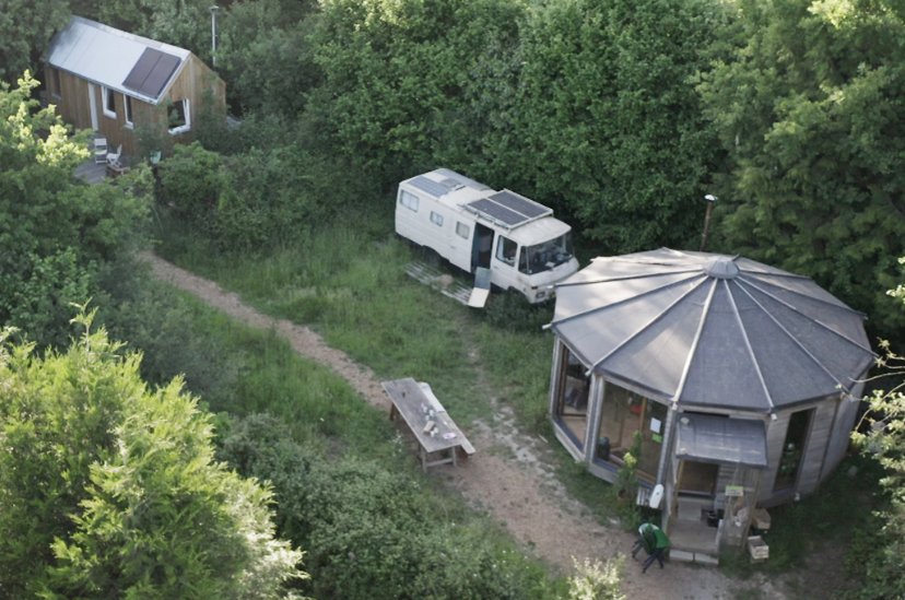 f55119_4a5e5d4e6fb54e0486899ff734c52e33mv2 Bretagne : le premier écohameau de maisons réversibles est sorti de terre