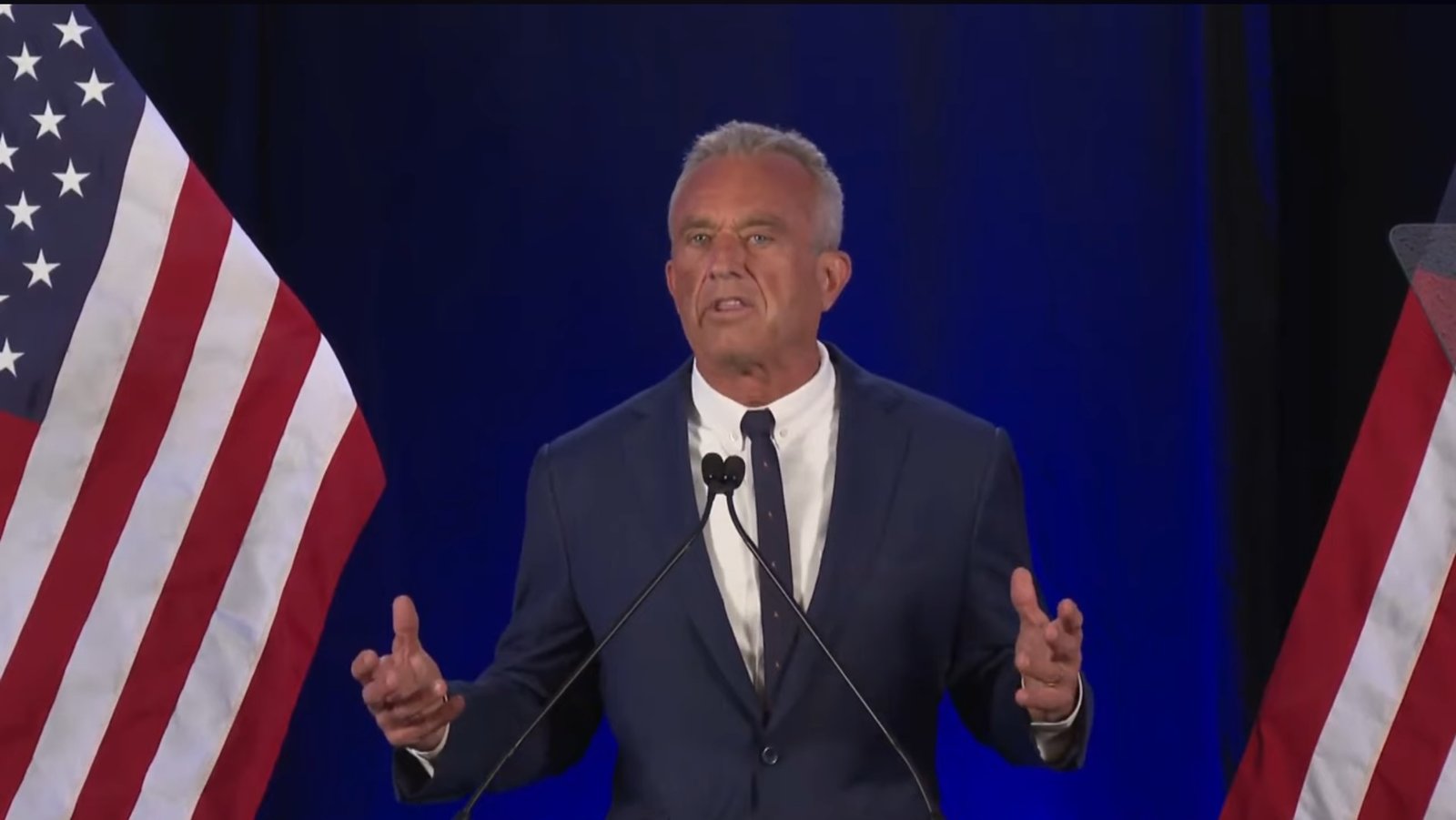 f55119_55a07ff010b4445a87b7c374492b582emv2 Discours historique de Robert Kennedy Junior - qui rejoint Trump