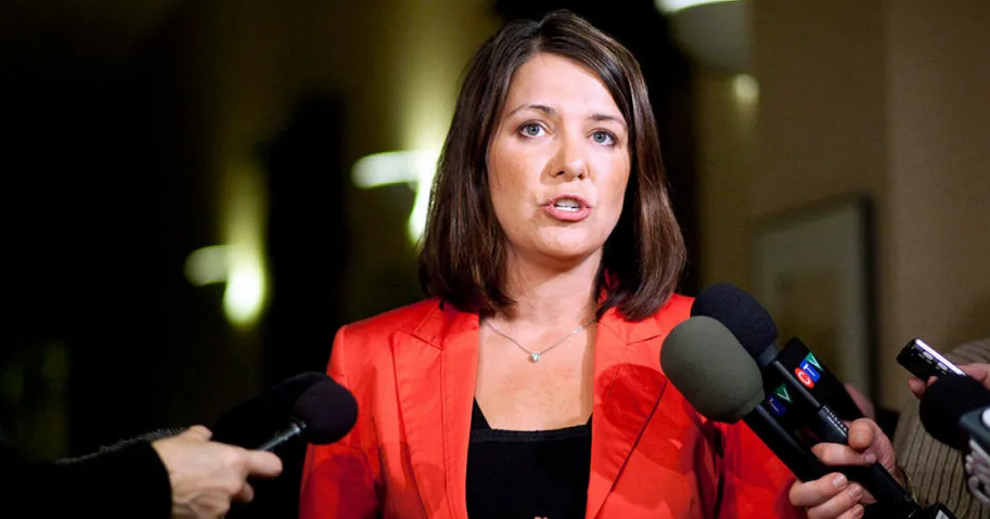 f55119_7079601b252e43dda1046c6dd6e6bc9cmv2 La nouvelle Première ministre de l’Alberta, au Canada, présente ses excuses aux non-vaccinés