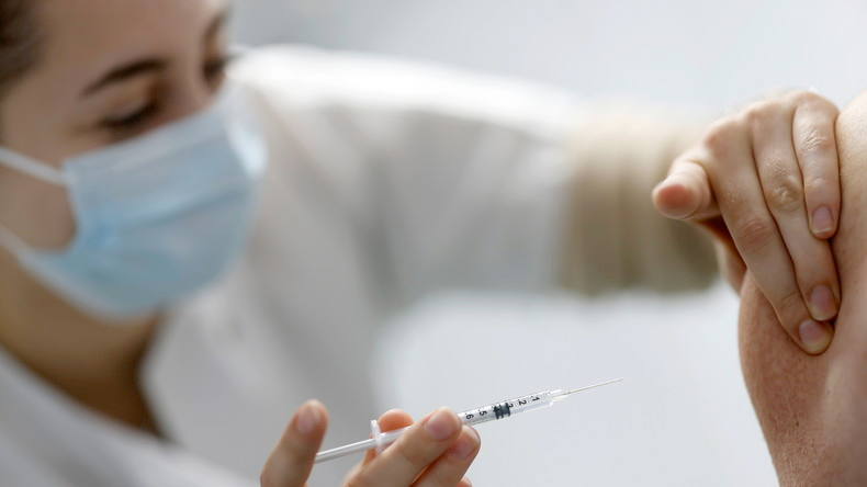 f55119_7089a2e761694d2fb676f0c210fef87fmv2 Covid : 10 000 Australiens demandent à être indemnisés en raison d'effets secondaires du vaccin