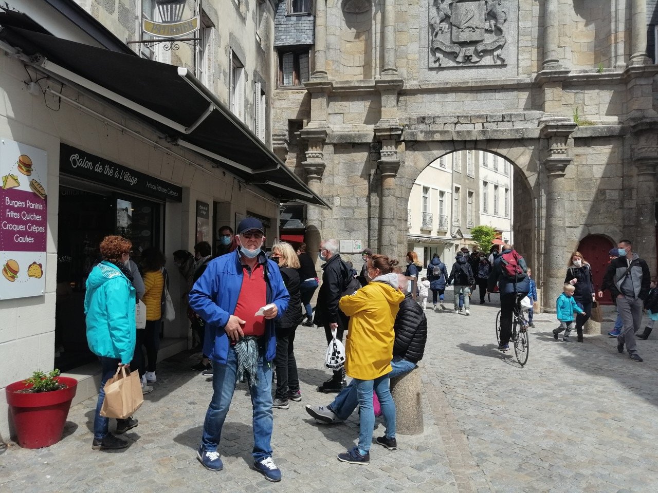 f55119_7d945b21b8294a8dbd7ce7ba6b31d826mv2 Vannes : "les bars et restaurants ont perdu 30 à 40 % du chiffre d'affaires avec le pass sanitaire"