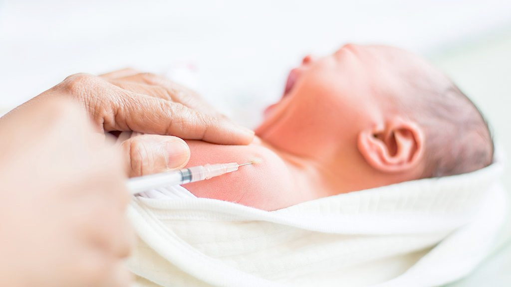 f55119_7e6a6dcb591e4e92b2531aa0ea35b8b1mv2 Vaccination obligatoire, les enfants seront injectés quoi qu’il leur en coûte