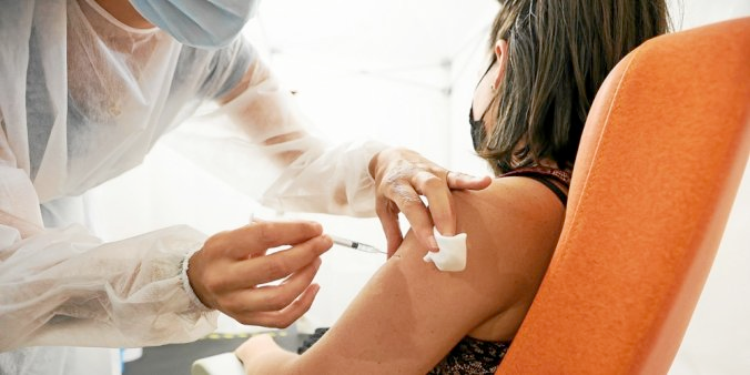 f55119_7e818e1cc07c450b91054bf0e1626209mv2 Obligation vaccinale : la justice donne raison à six agents du groupe hospitalier Bretagne Sud