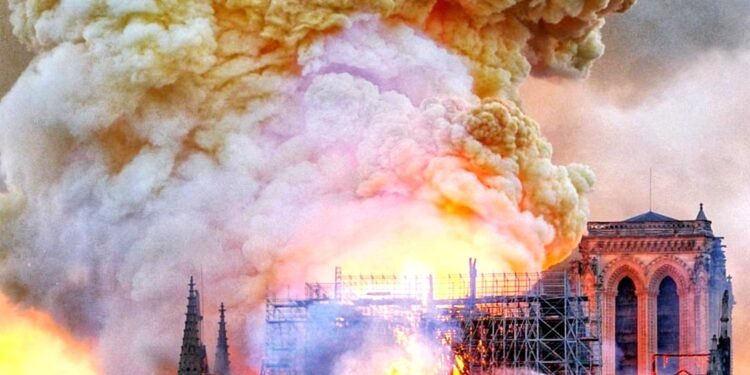 f55119_90dfdabf301d400da306017a8f659b10mv2 Notre-Dame de Paris : un incendie providentiel ou un scandale d'Etat ?