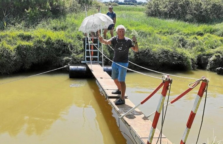 f55119_abe30d088e134111952b1014082b17bemv2 À Ambon, une passerelle éphémère pour expérimenter la traversée de la rivière Saint-Eloi