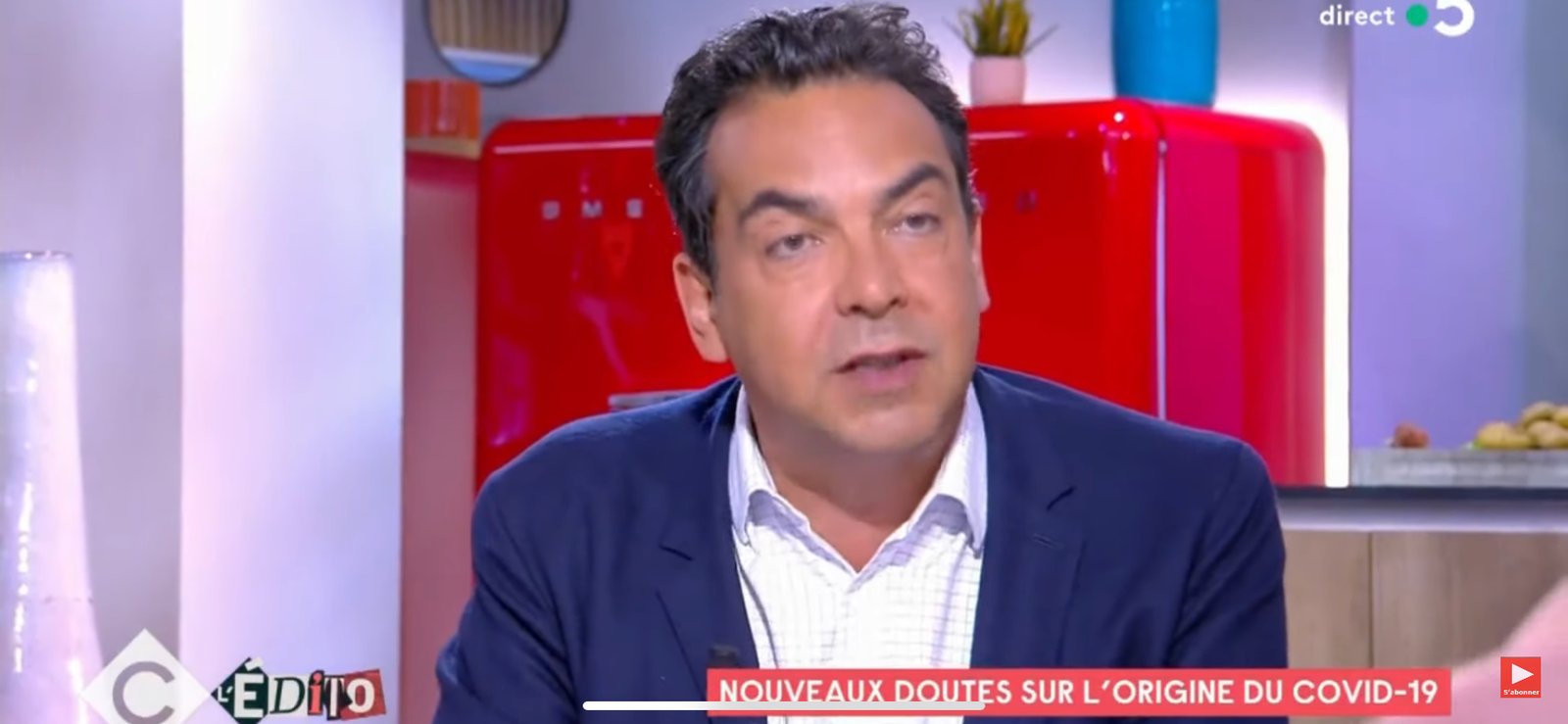 f55119_b5cf9e0ff55441d59d138554ea36136amv2 Origine du COVID: Patrick Cohen touché par la grâce