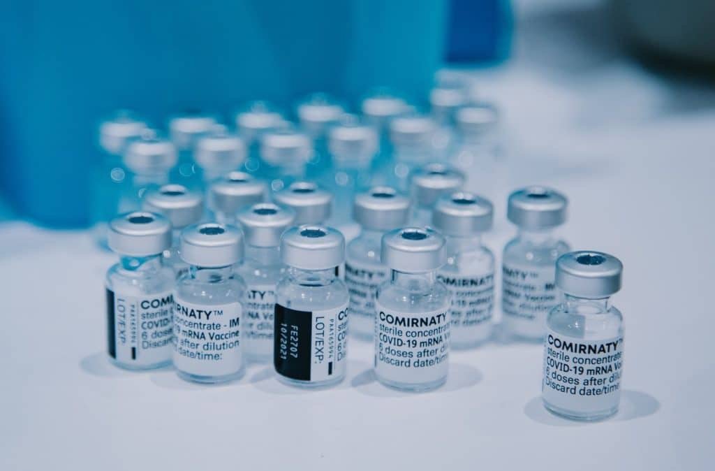 f55119_b8ae1781610d43619fee0bd4f155dc4fmv2 Vaccin Pfizer: Ce que la notice précise et ce que l’on doit lire avant de se faire vacciner …