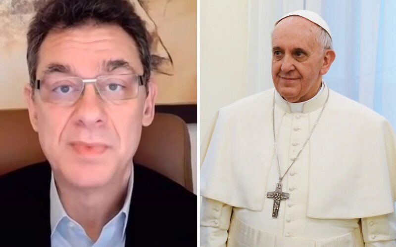 f55119_c234b20cadfb4975a74c7e5d1d0ba311mv2 Le Pape François a rencontré secrètement le PDG de Pfizer avant de rendre la vaccination obligatoire