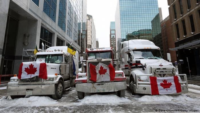 f55119_c83d935cc7d543aea0457a43ac2c691cmv2 Nous sommes tous des Truckers canadiens !
