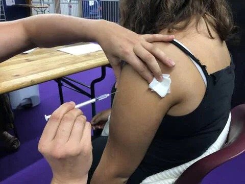f55119_ec2889721b0a4418b59591f184c4a0b2mv2 Le gouvernement veut lever le secret médical dans les écoles pour faciliter la vaccination